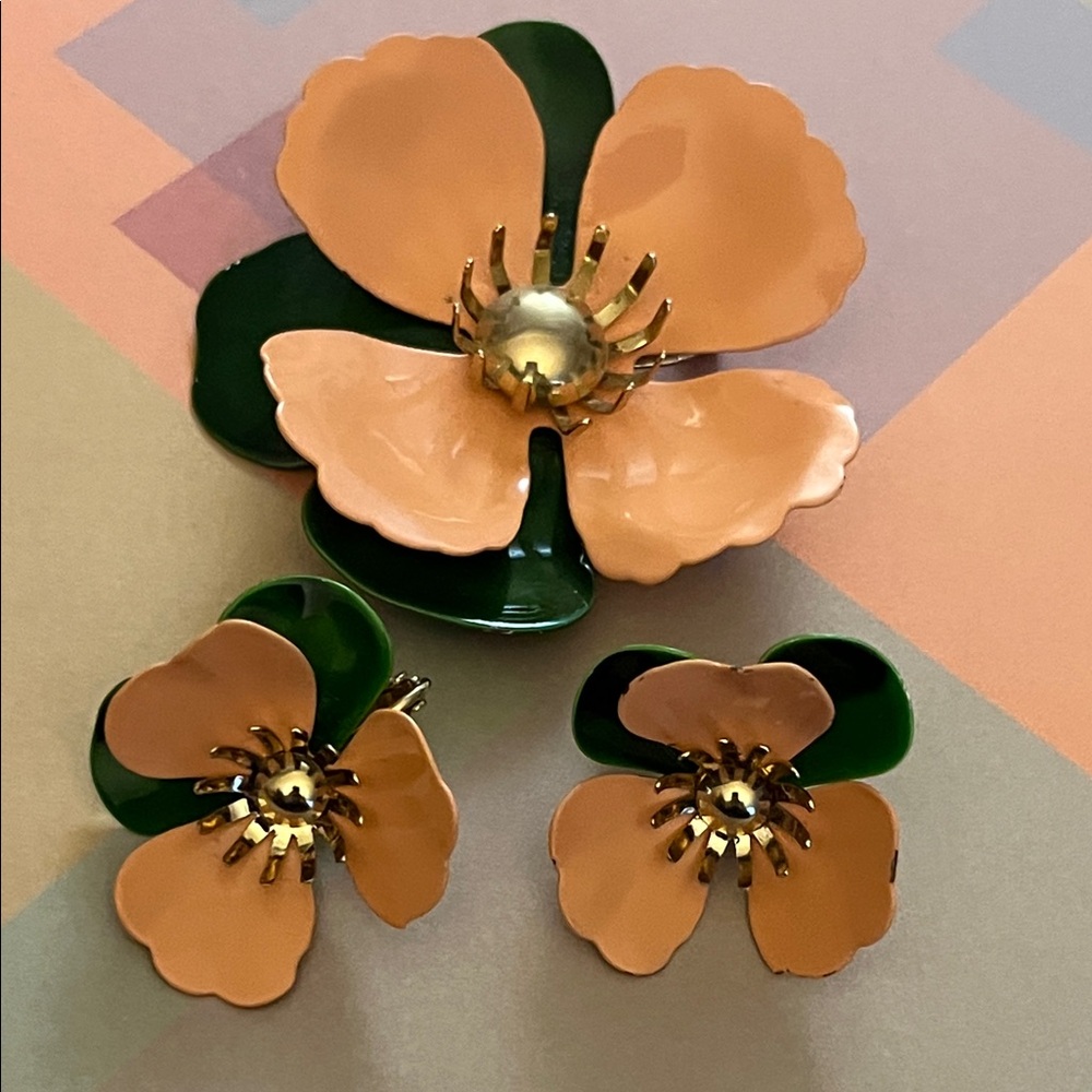 Vintage Sarah Coventry peach “Tahitian Flower” brooch and clip earrings set